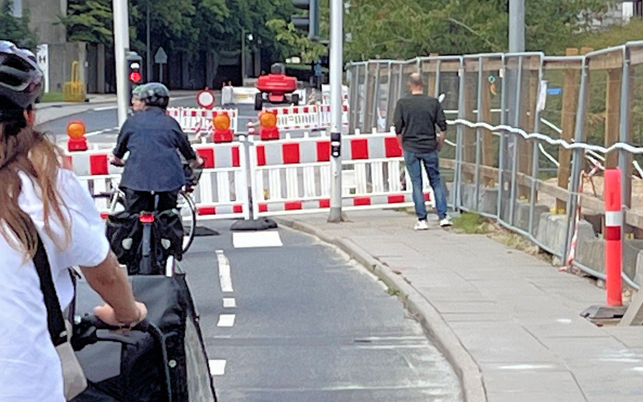 Spærring af vej og cykelsti