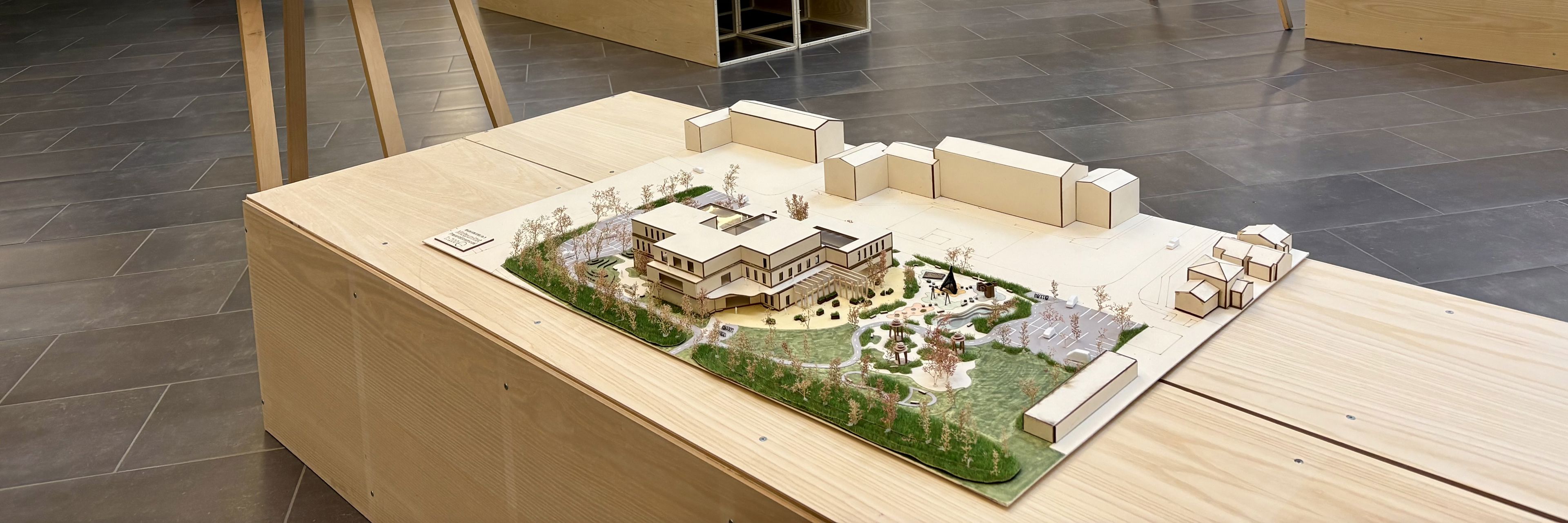 Udstilling på Viborg Rådhus med plancher og modeller over Ellekonebakken og Trappetorvet.