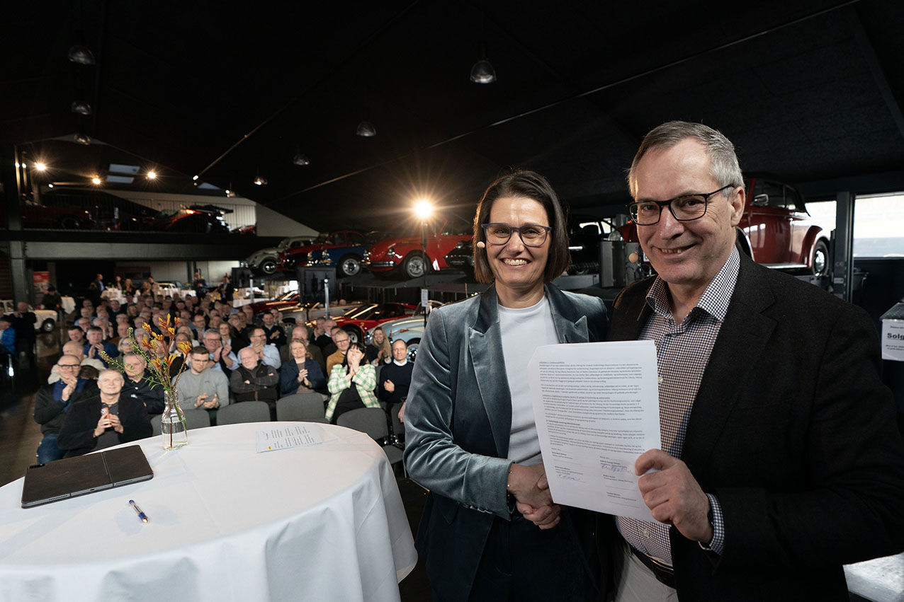 Borgmester Katrine Fusager Rohde og Eskild Holm Nielsen, dekan på Aarhus Universitet, underskrev samarbejdsaftalen på Erhvervstopmødet 2026.