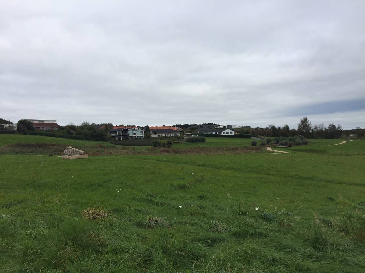 Stien på Kirkebakken er tilpasset landskabet