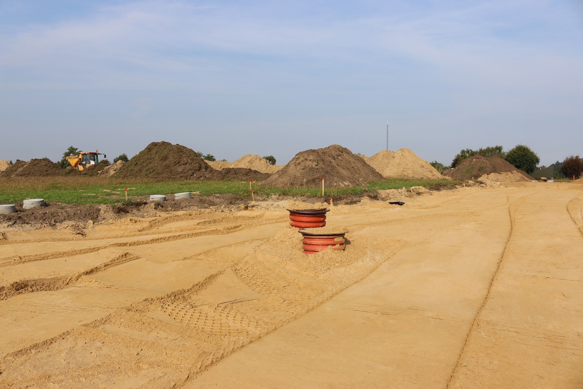 Byggemodning byggegrunde. Sand og jordbunker.